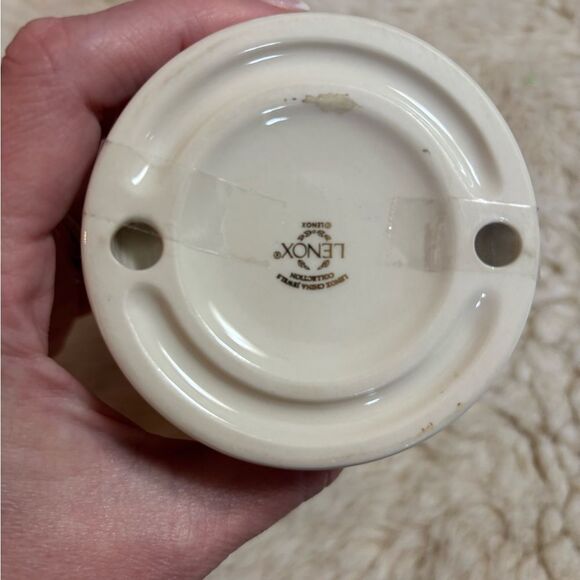 Lenox White and Gold Santa Figurine - Picture 7 of 8